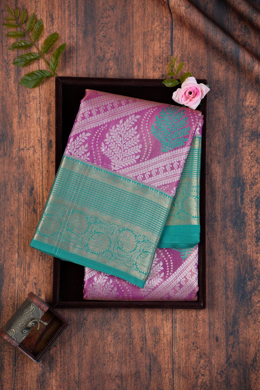 Sukhi Sarees -Brocket Light Pi