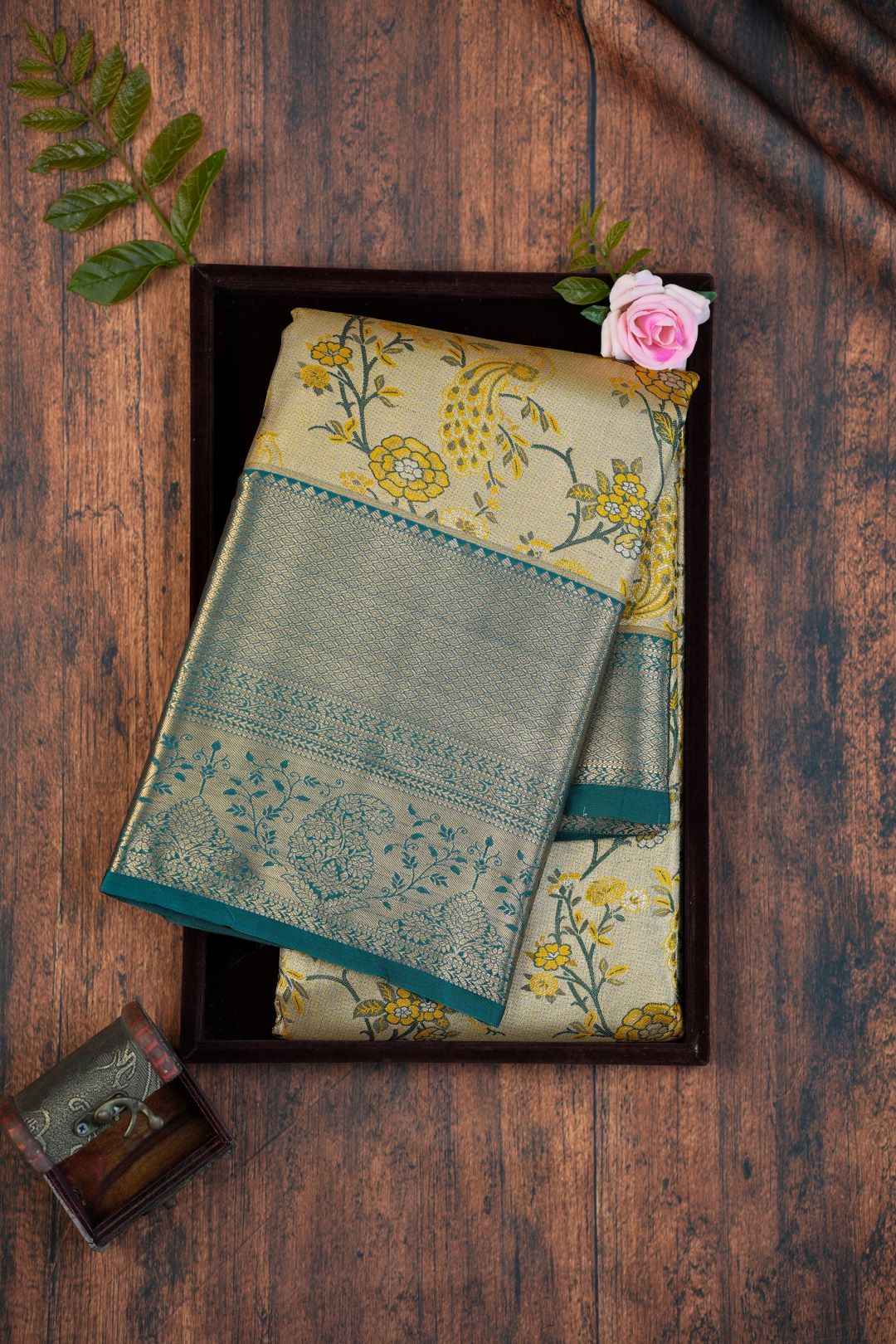 Sukhi Sarees -3D Peach Colour Brocket