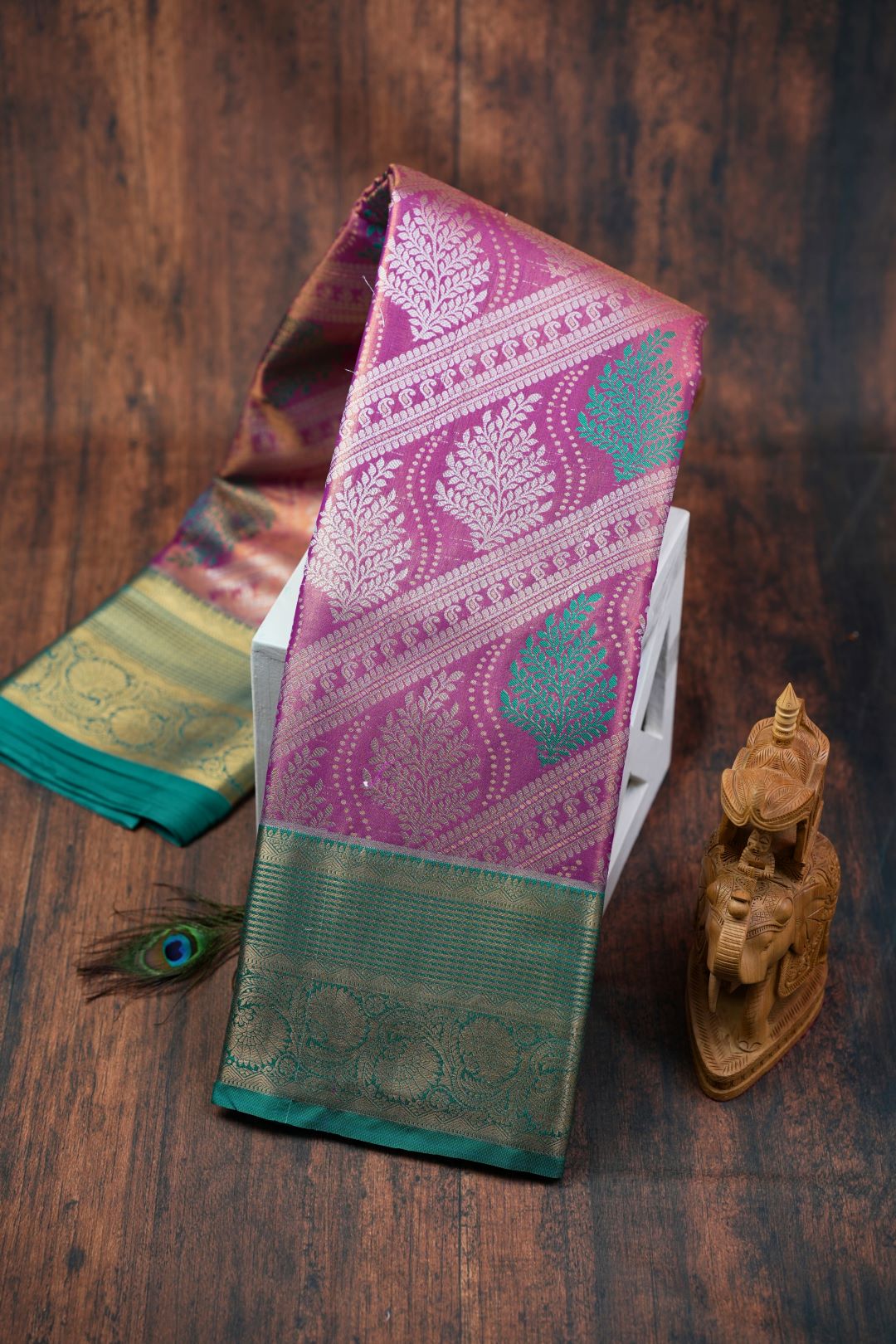 Sukhi Sarees -Brocket Light Pi